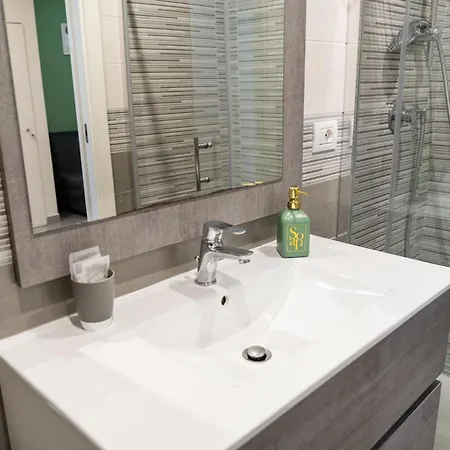 Mare Chiaja Apartment *